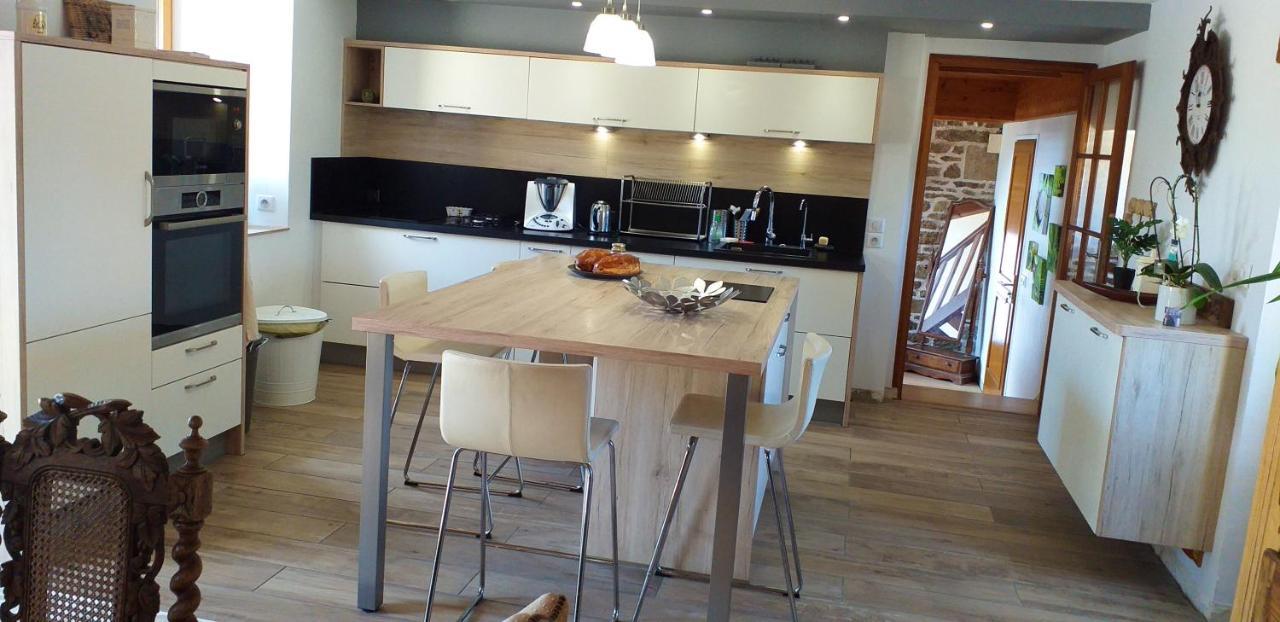 Maison Spacieuse A Plougonven Avec Jacuzzi Et Jardin Zewnętrze zdjęcie