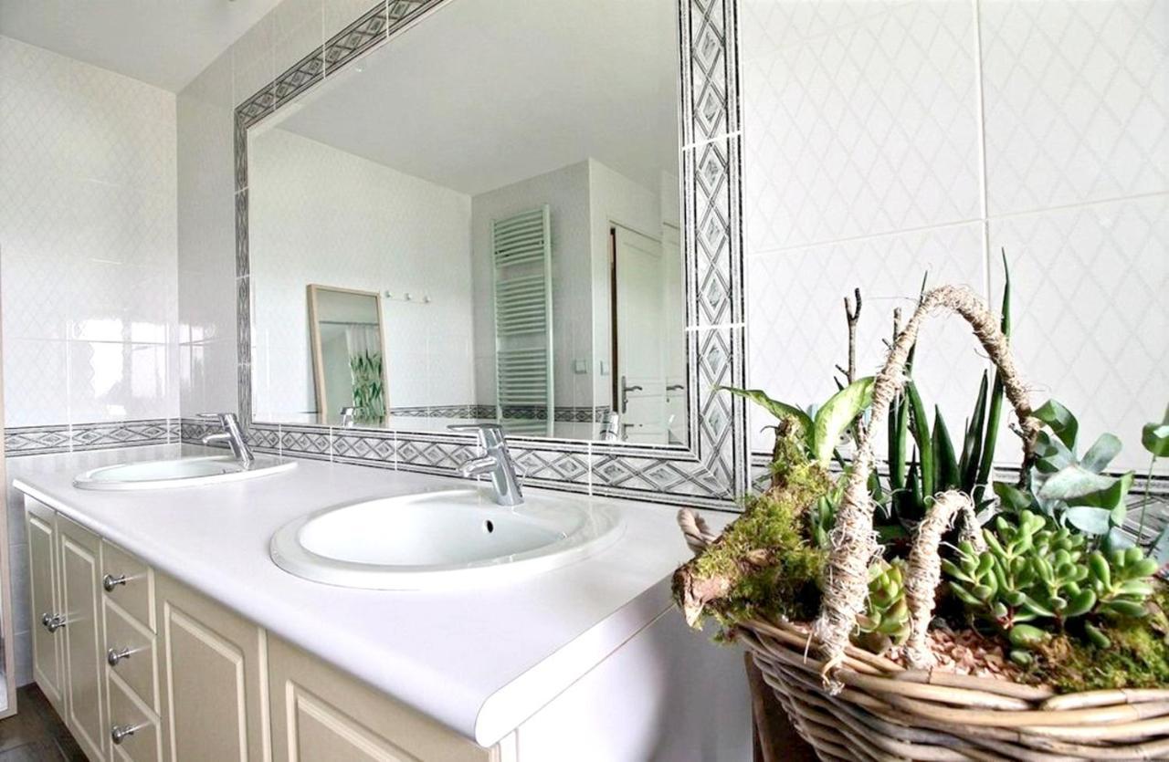 Maison Spacieuse A Plougonven Avec Jacuzzi Et Jardin Zewnętrze zdjęcie