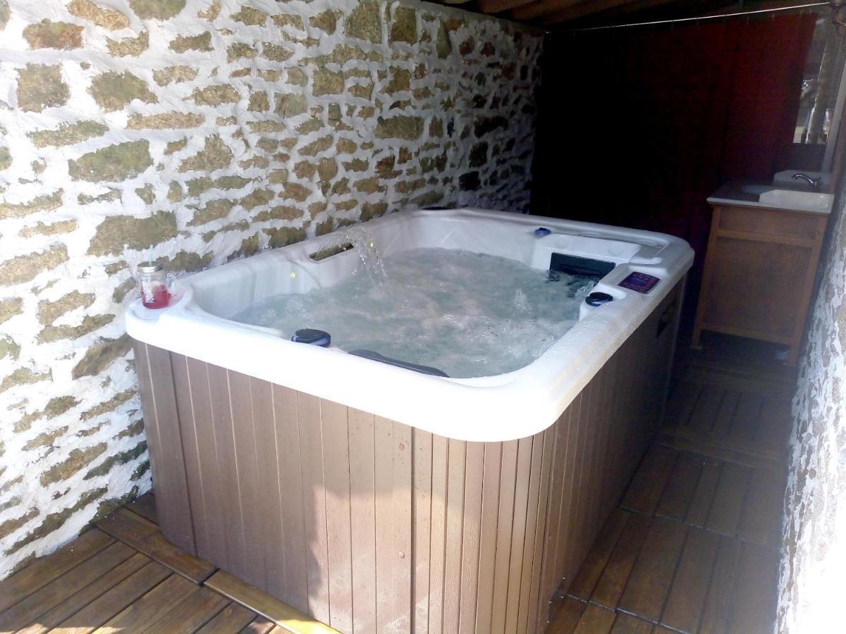 Maison Spacieuse A Plougonven Avec Jacuzzi Et Jardin Zewnętrze zdjęcie