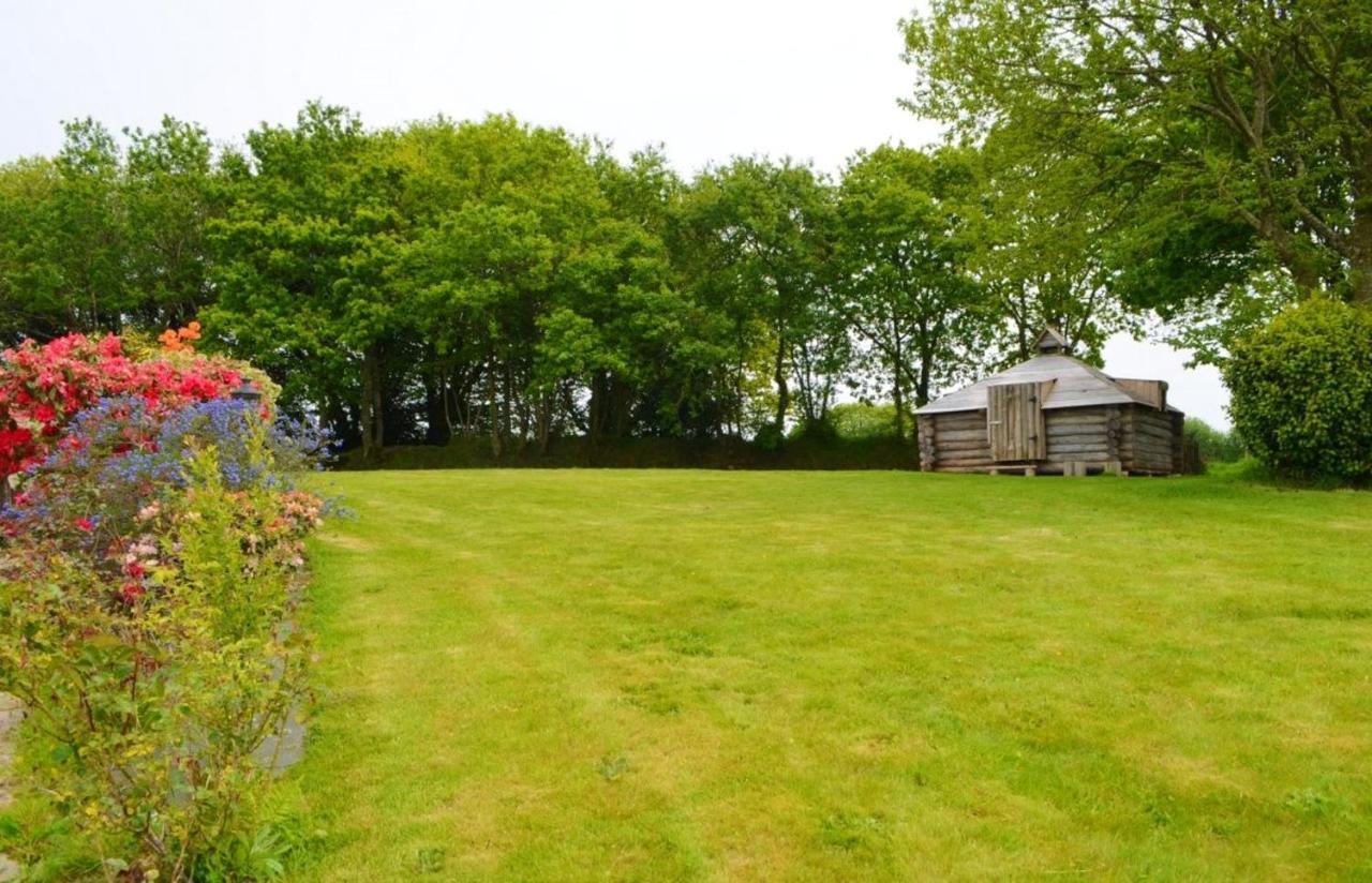Maison Spacieuse A Plougonven Avec Jacuzzi Et Jardin Zewnętrze zdjęcie